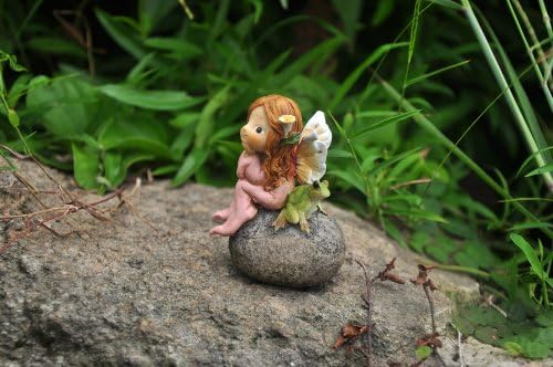 Estatua hada y rana en piedra jardín de hadas