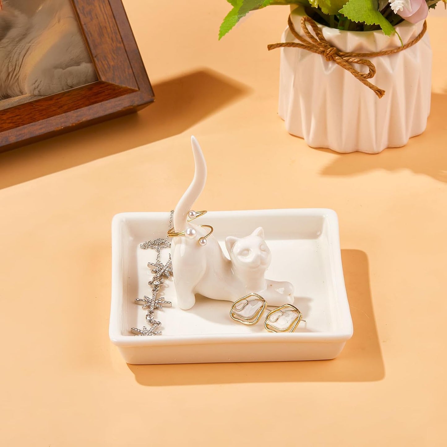 Bandeja joyas y chucherías con anillos pulseras aretes