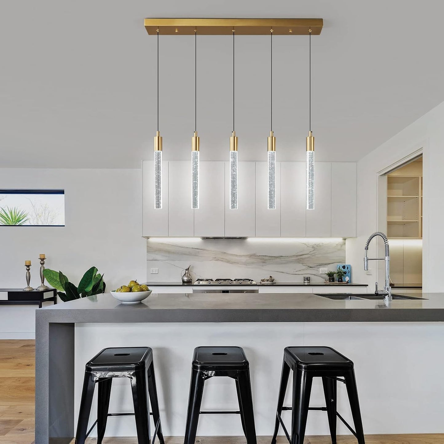 Lámpara colgante dorada LED regulable para cocina comedor