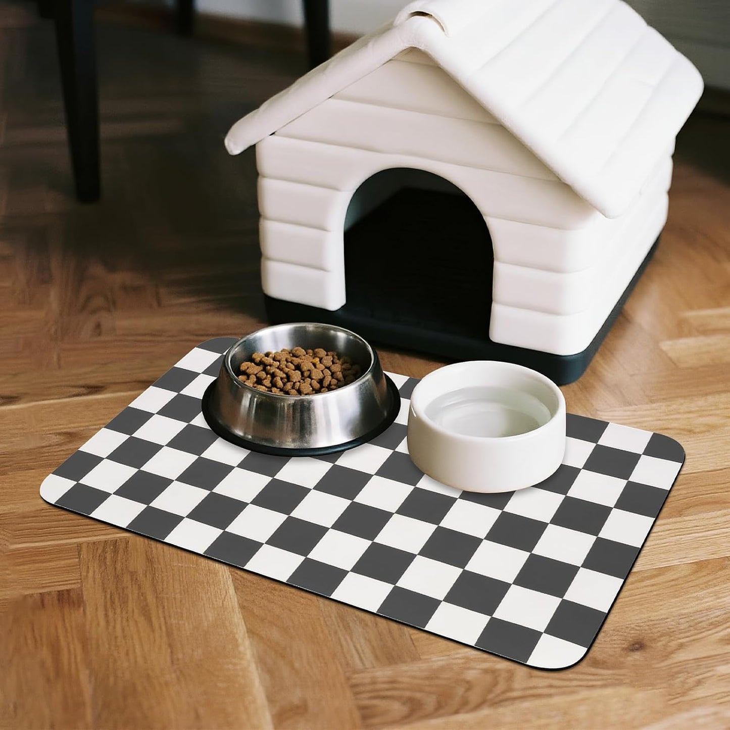 Tapete comida perros a cuadros absorbente 12x20pulg color negro