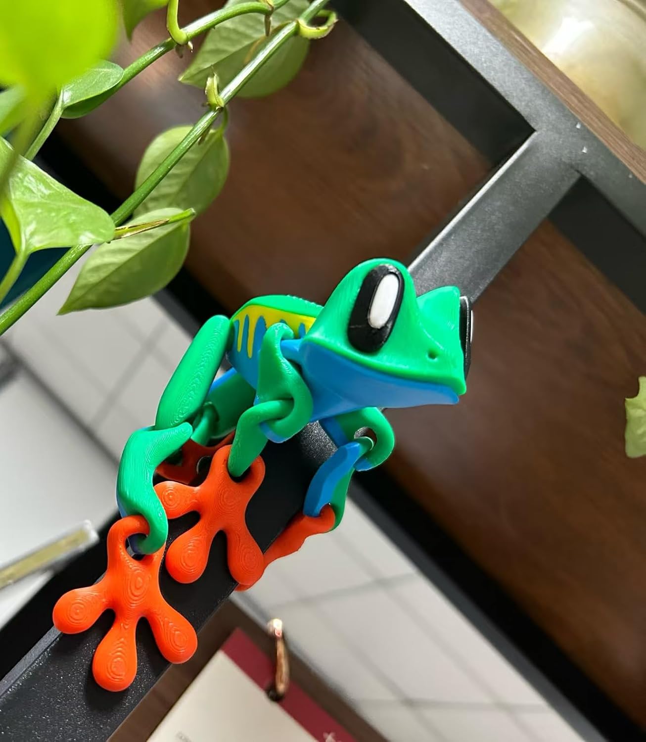 Rana magnética 3D impresa verde para refrigerador y monitor