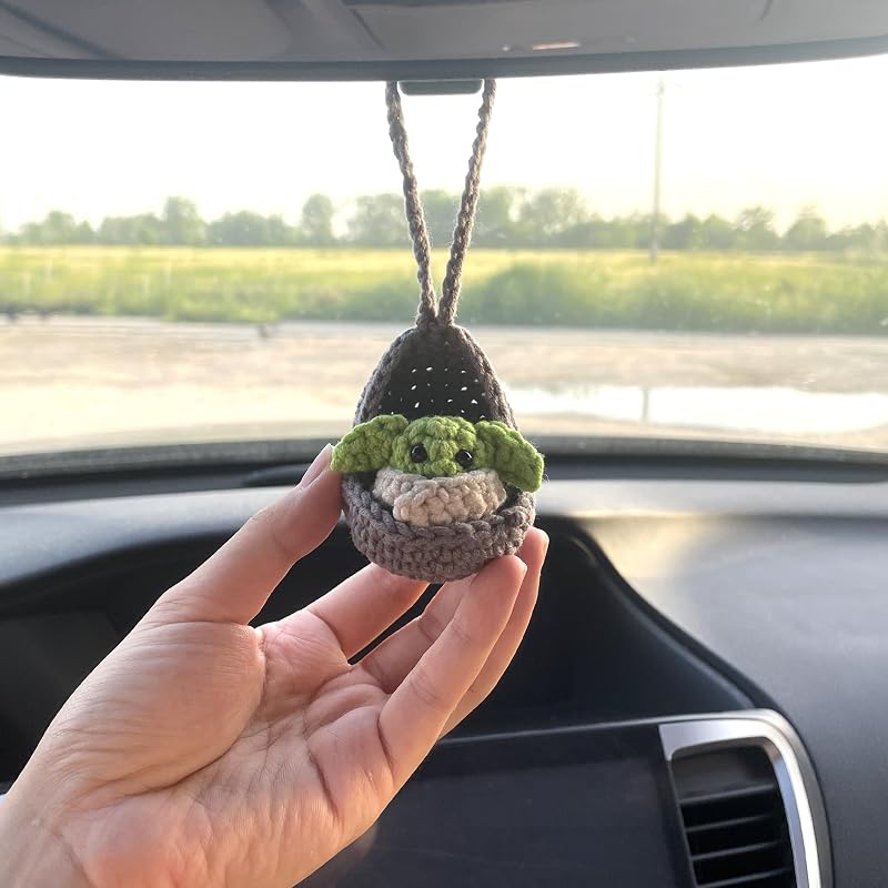 Adorno colgante crochet para auto estilo alienígena verde