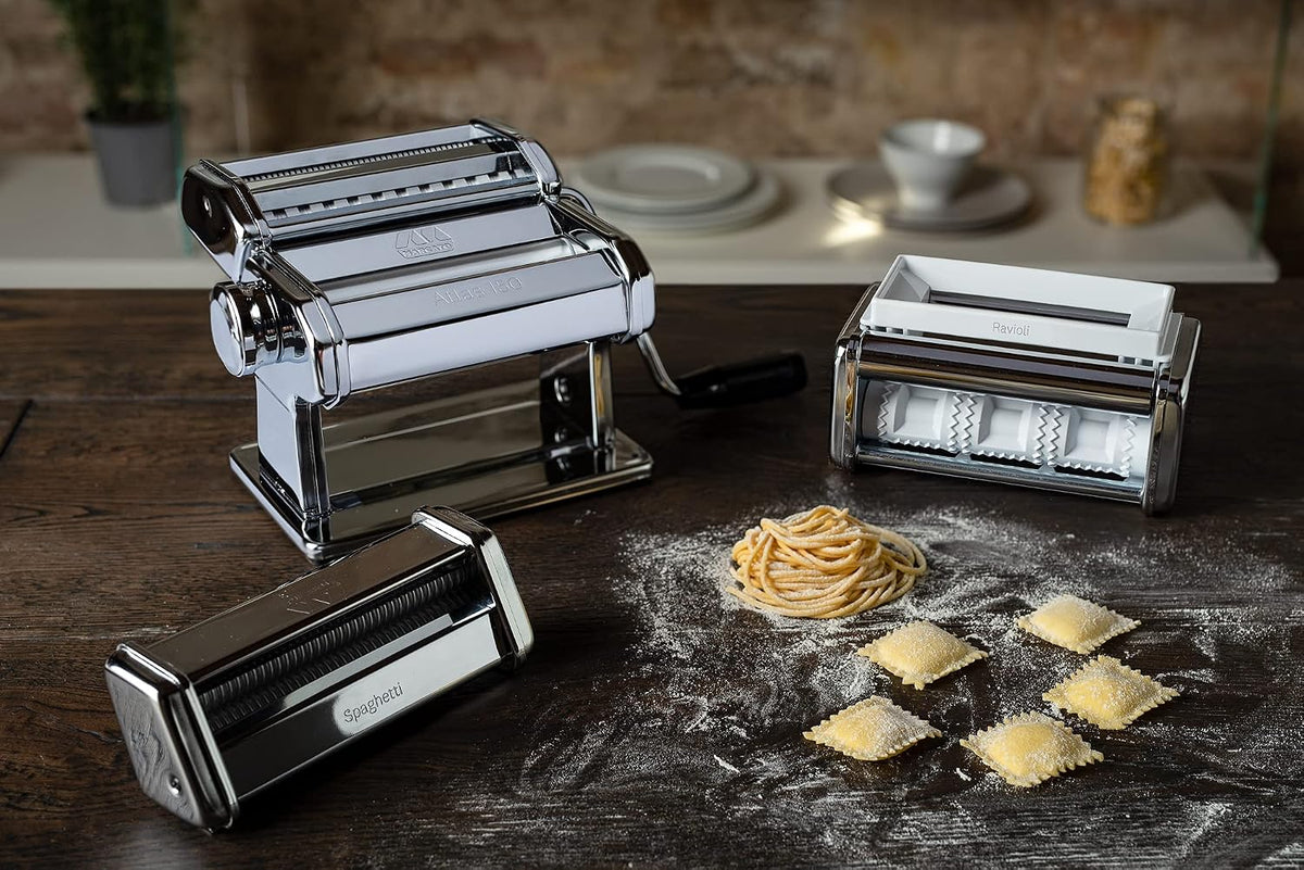 Juego pasta Atlas 150 acero cromado con ravioles y accesorios