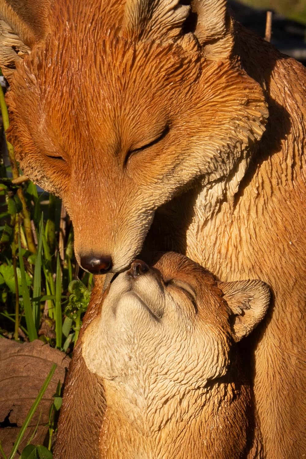 Estatua zorro madre bebé jardín marrón