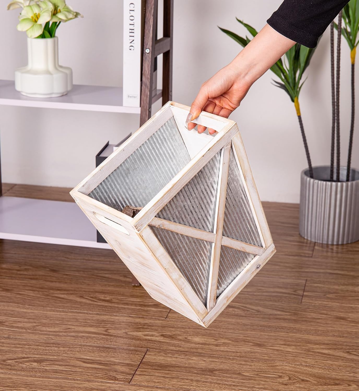 Cesta basura madera estilo rústico puerta granja