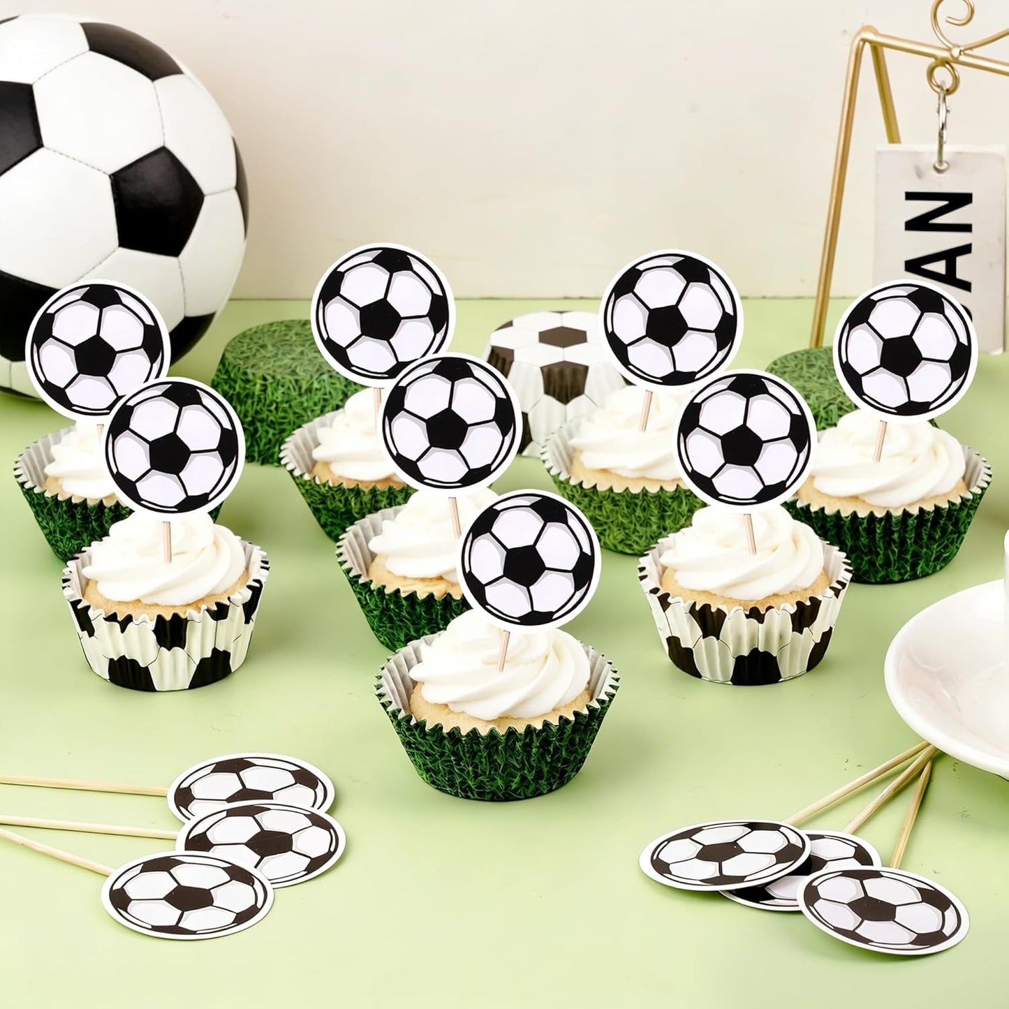 Forros cupcakes fútbol 200pzas césped verde