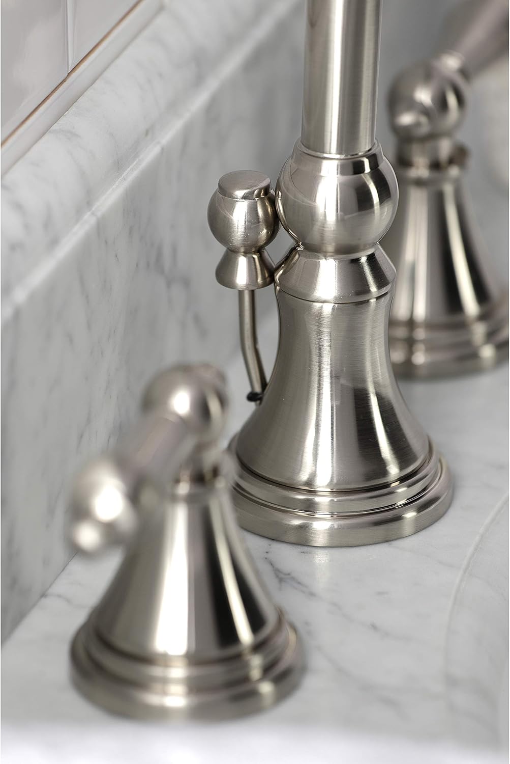 Grifo lavabo latón níquel cepillado con manija palanca