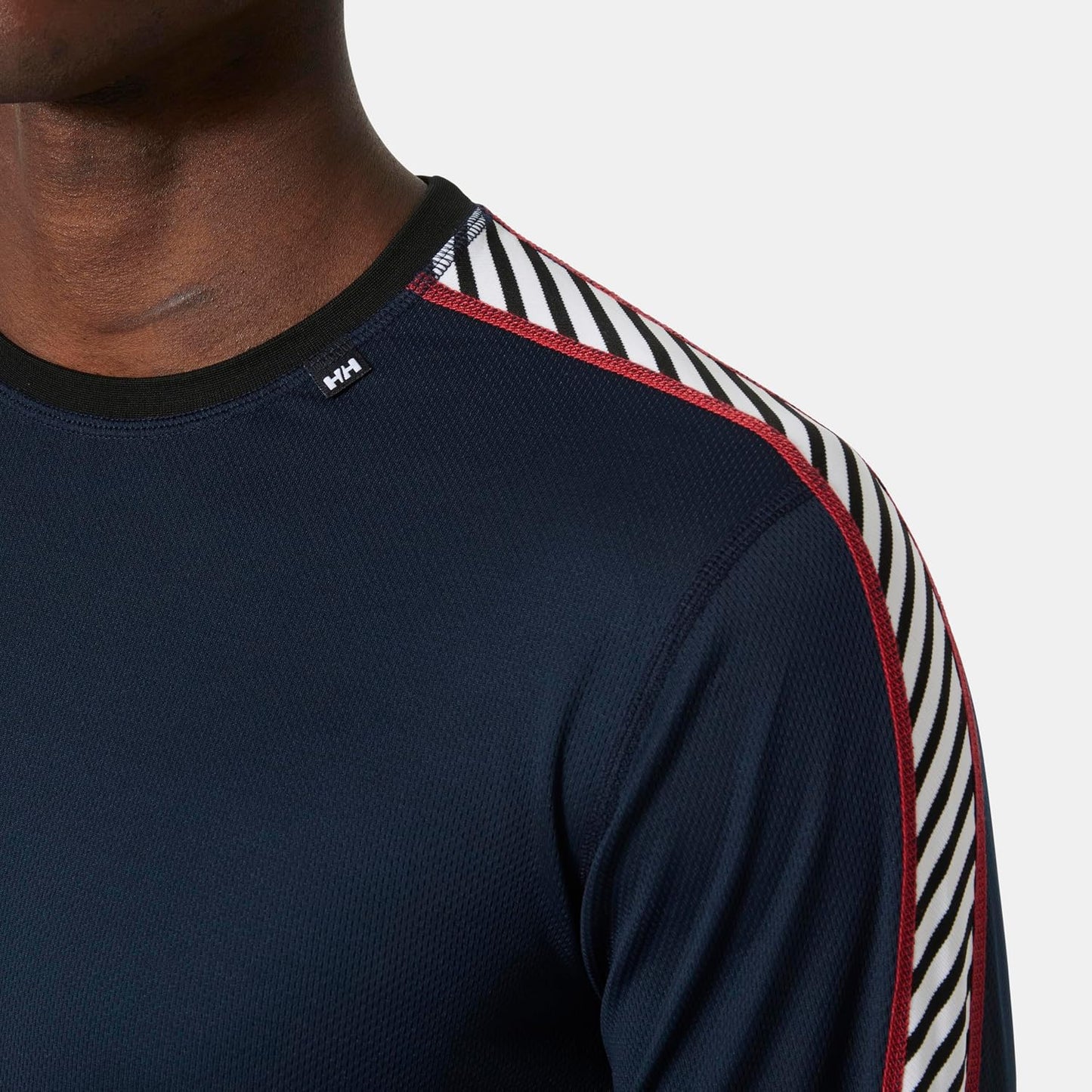 Primera capa tecnología HH Dry con bandas rayas Helly Hansen