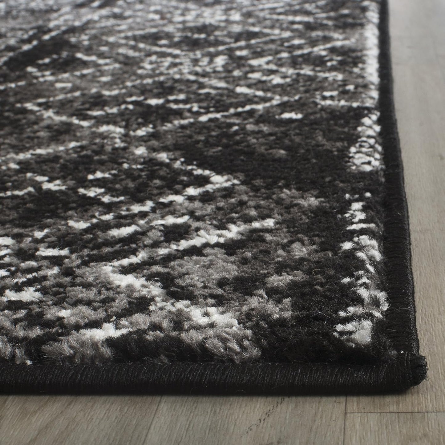 Alfombra Adirondack 2'6x4' color negro y plateado