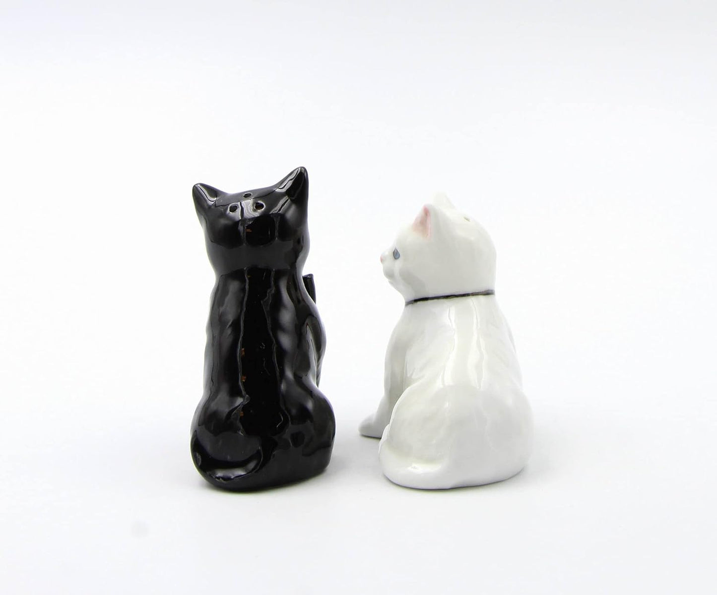 Salero y pimentero con gato blanco y negro