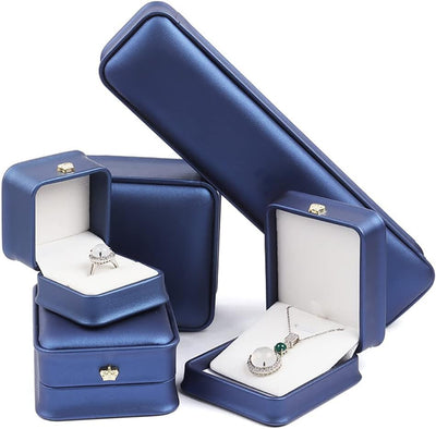Caja collar piel sintética con colgante azul marino