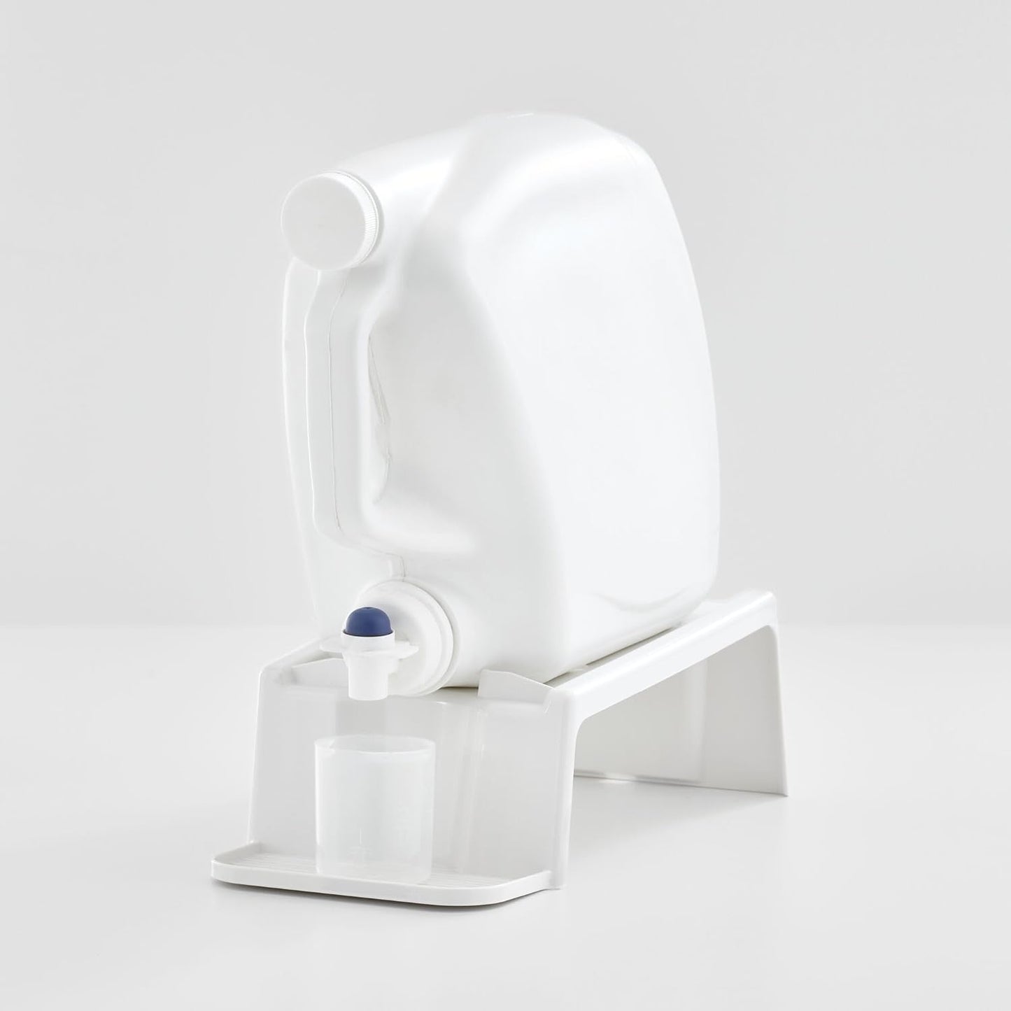 Soporte detergente líquido color blanco cuarto lavado