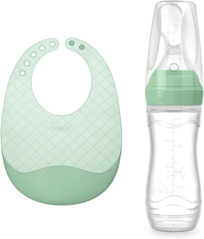 Alimentador de cuchara de silicona para bebés con babero de bolsillo