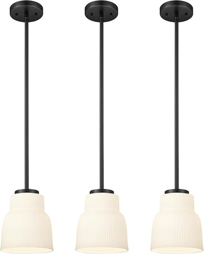 3 Lámparas colgantes vidrio lechoso vintage