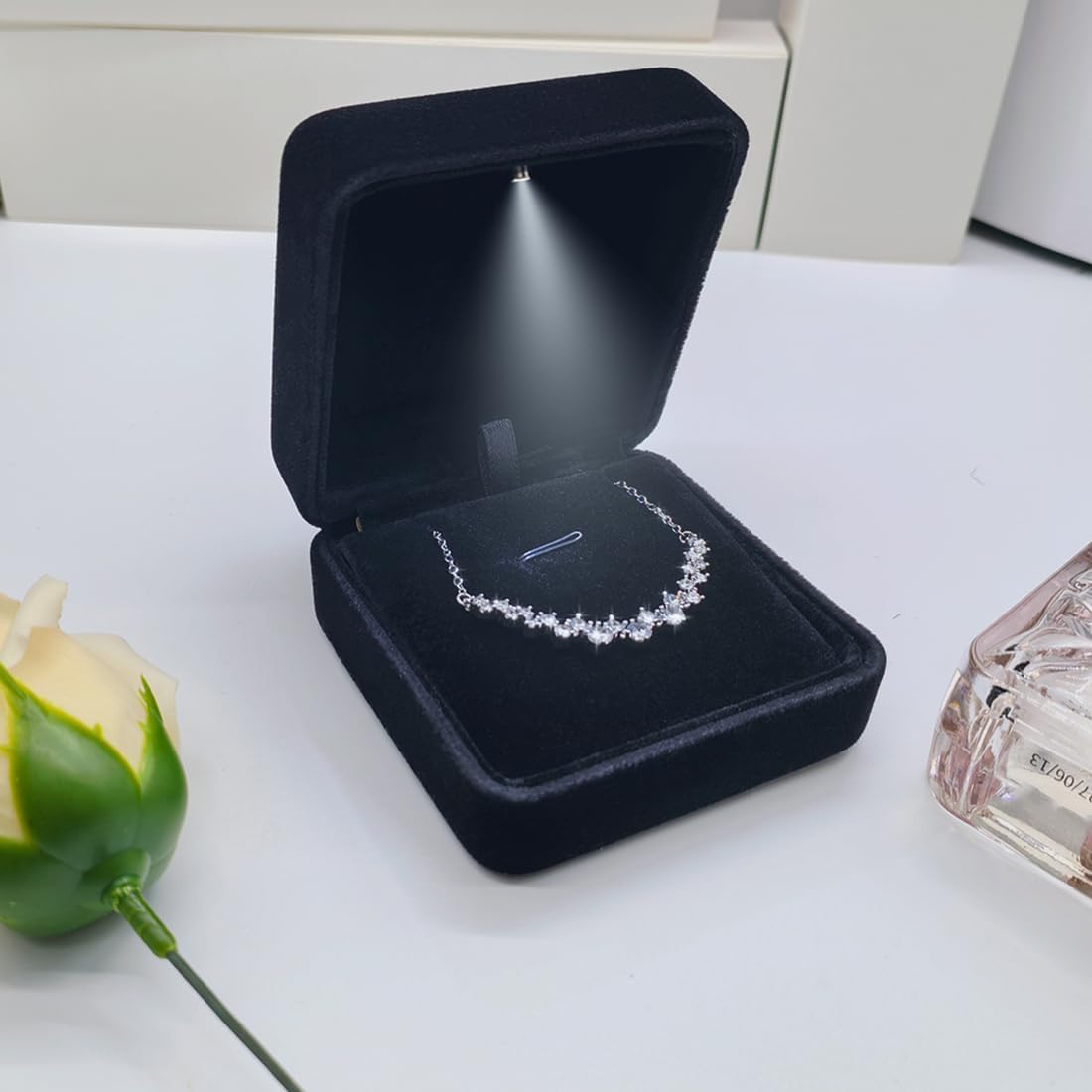 Caja collar con luz LED terciopelo para joyería propuesta