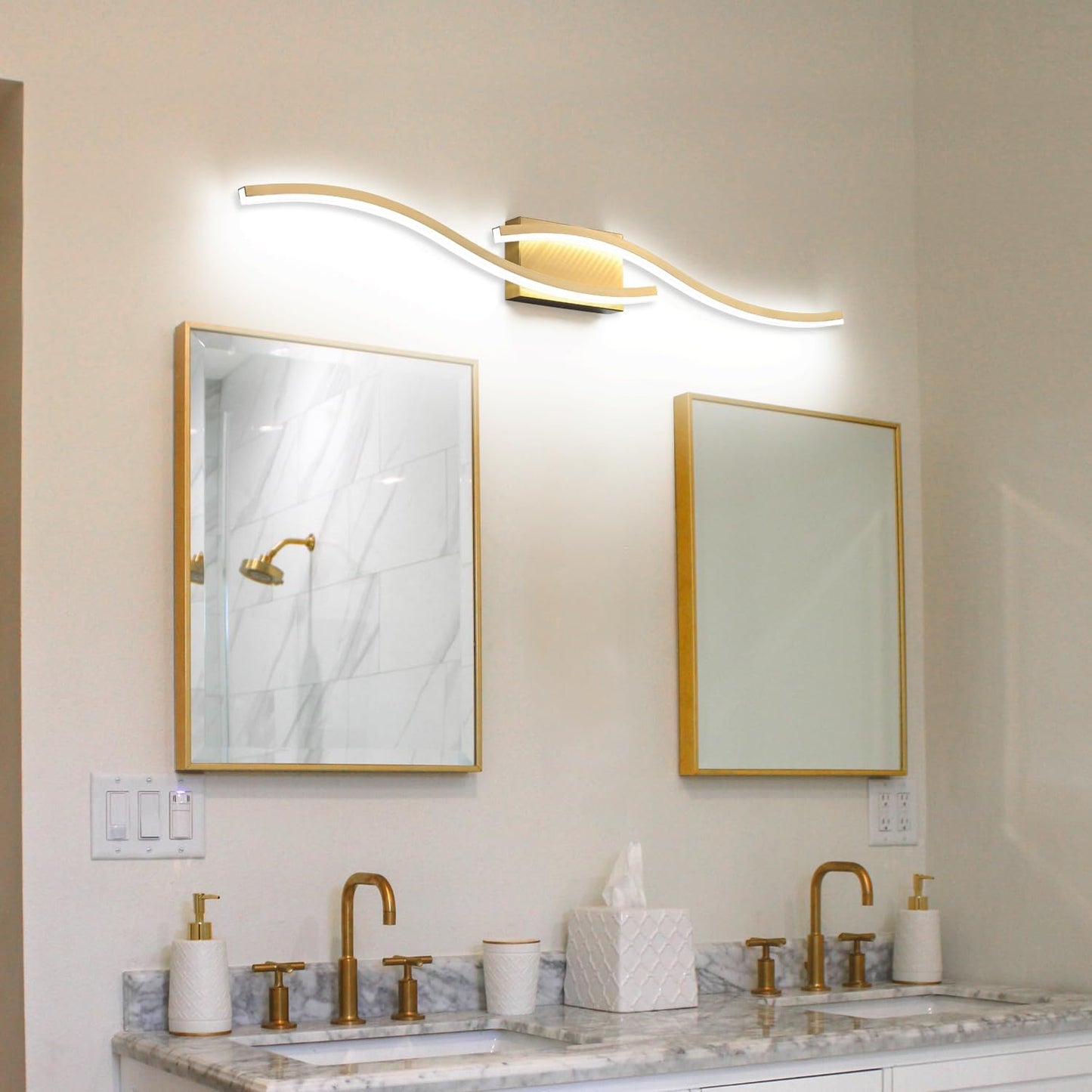 Lámpara baño 40pulg barra LED oro cepillado regulable