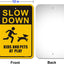2 Letreros Slow Down Kids 18x12" Aluminio Reflectante