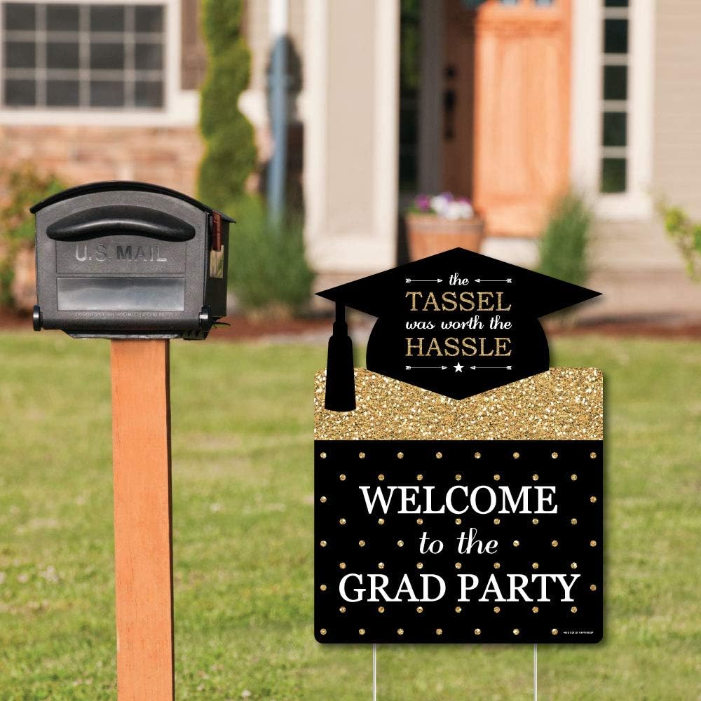 Decoraciones doradas para fiesta de graduación