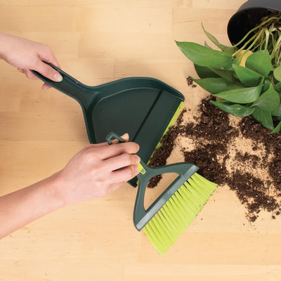 Juego recogedor y cepillo mini portátil verde