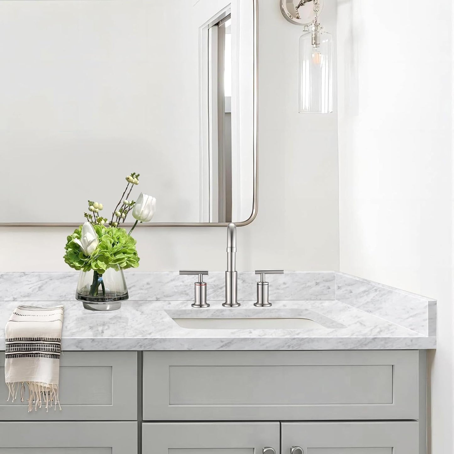 Salpicaduras laterales mármol Carrara 21x4pulg baño