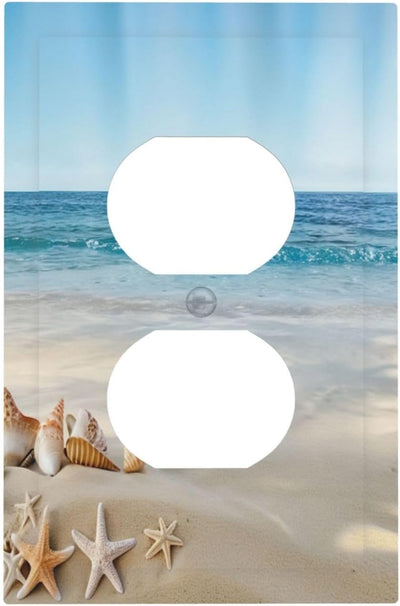 Cubiertas enchufe verano con estrellas playa y conchas mar