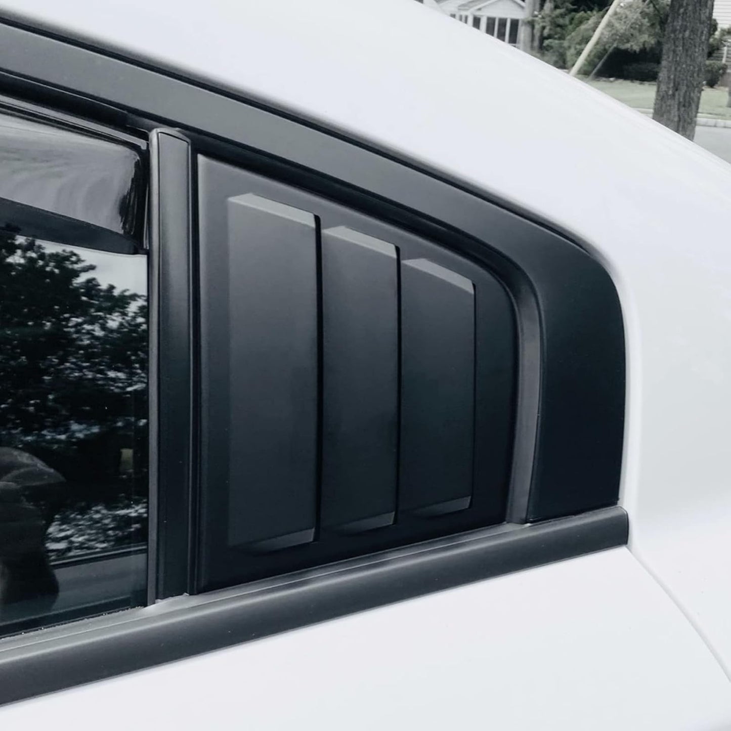 Rejillas ventana trasera Dodge Charger 11-23 color negro