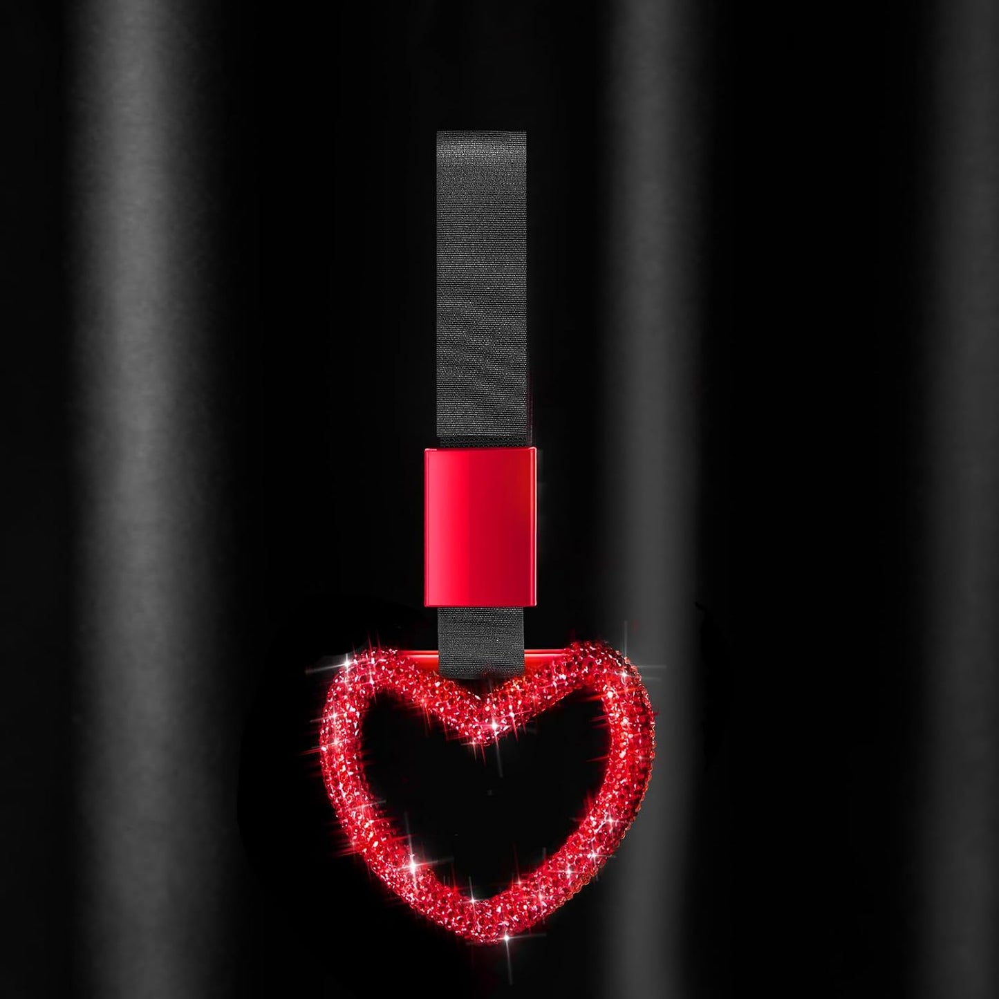 Accesorios auto con anillo corazón y parachoques rojo