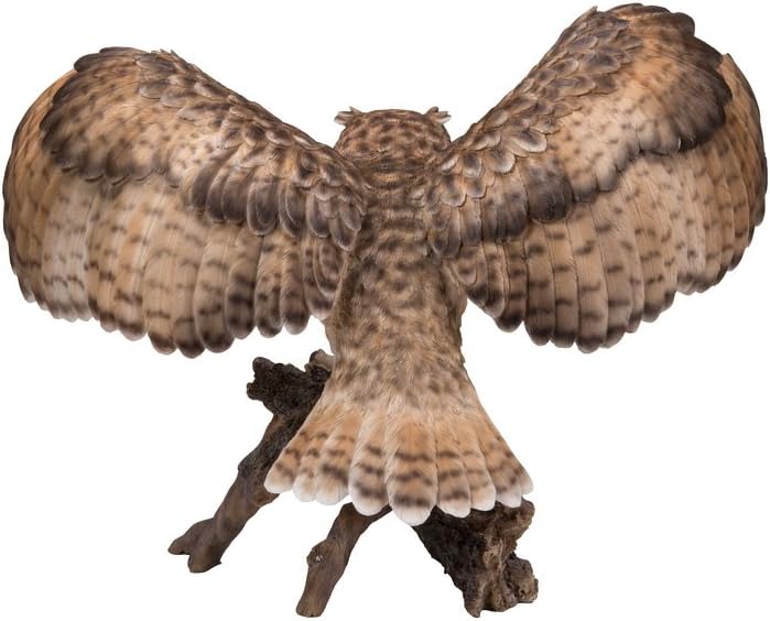 Estatua búho águila en rama alas hacia fuera