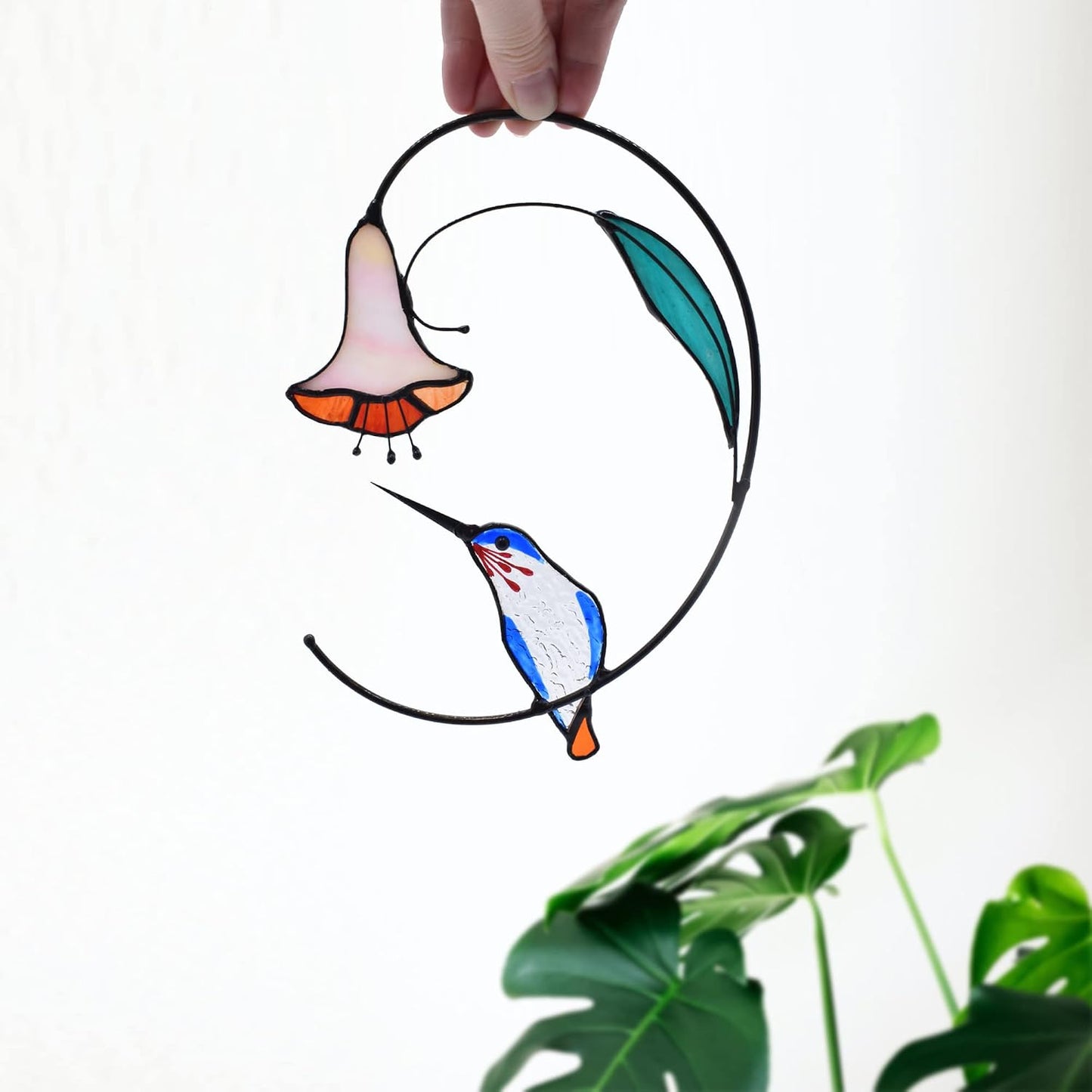Atrapasoles colibrí con flor vitral para ventana azul