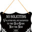 Letrero No Soliciting humor oscuro madera 8x12"