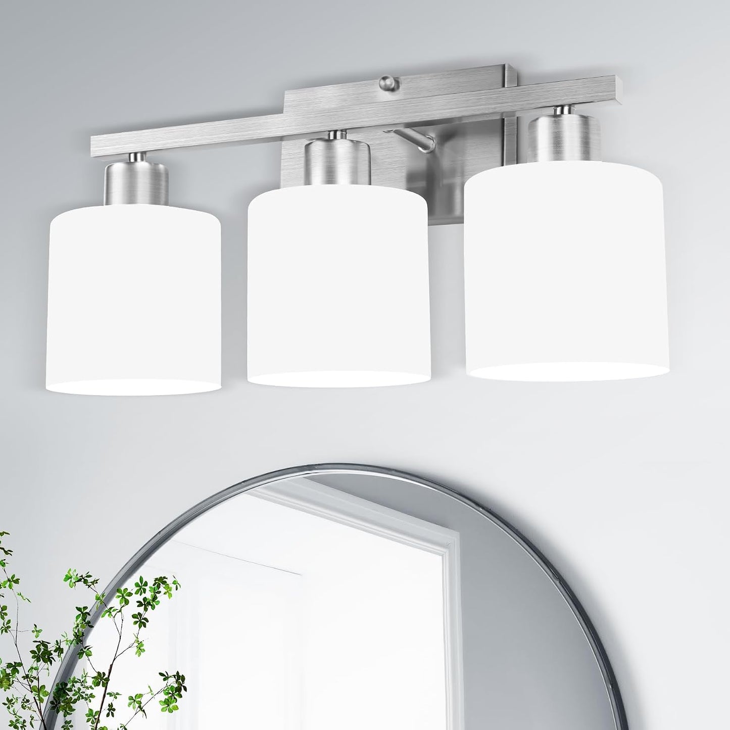 Lámpara baño níquel cepillado 3 luces E26 vidrio blanco