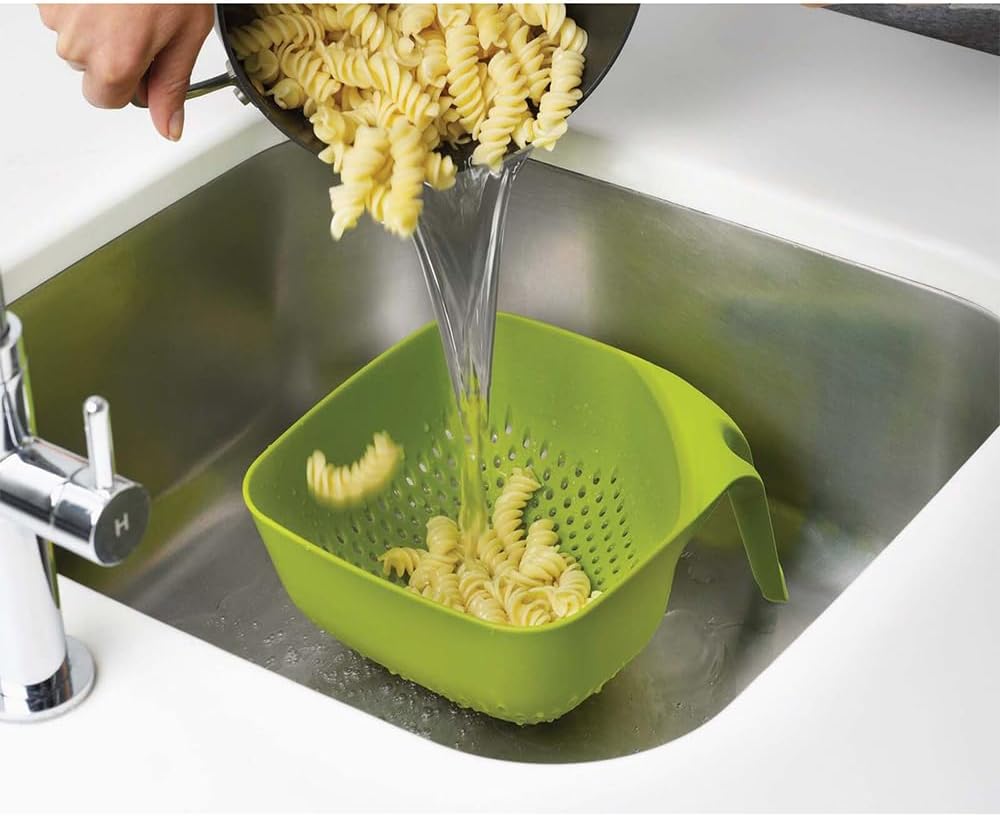 Colador cuadrado apilable con mango vertical mediano verde