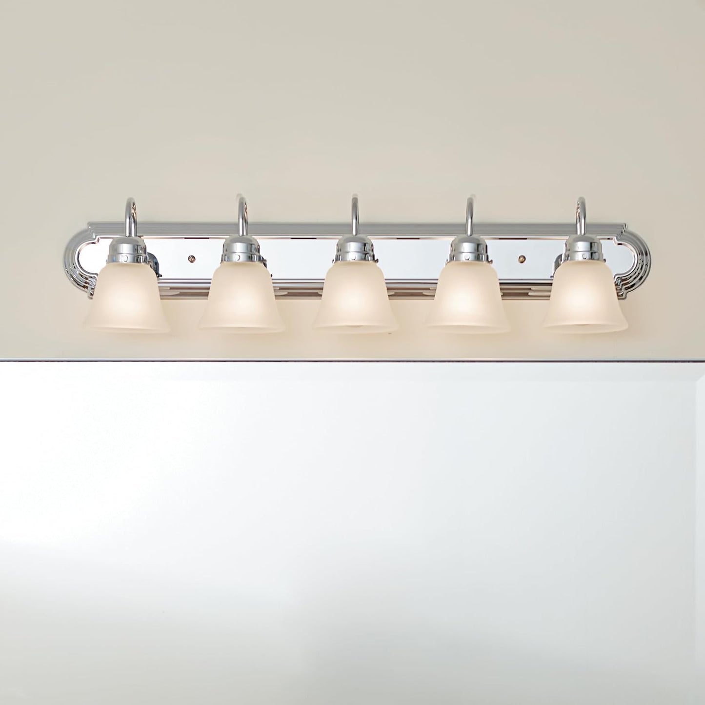 Lámpara baño 36pulg vidrio grabado 5 luces bronce