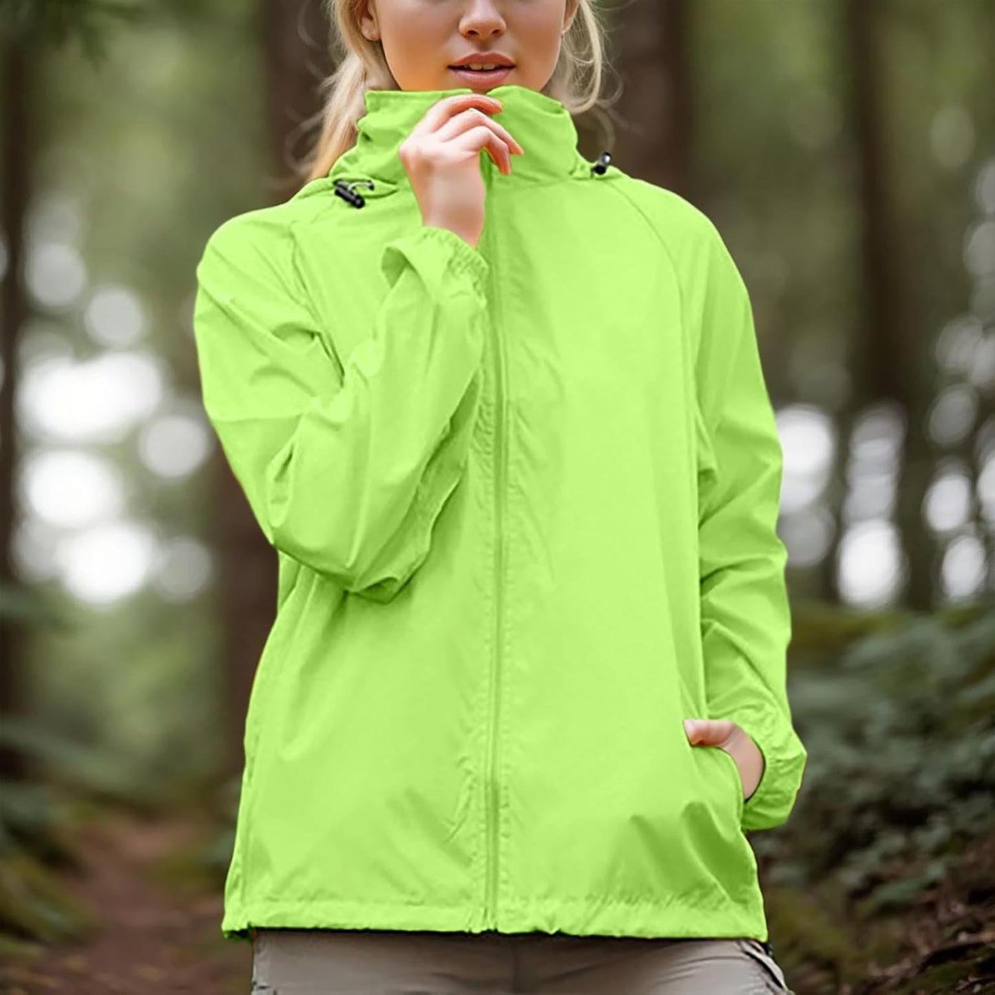 Chubasquero ligero con capucha impermeable otoño 2025