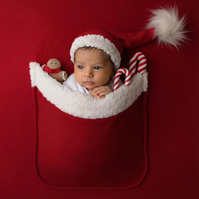 Traje foto recién nacido con sombrero Papá Noel y telón Navidad