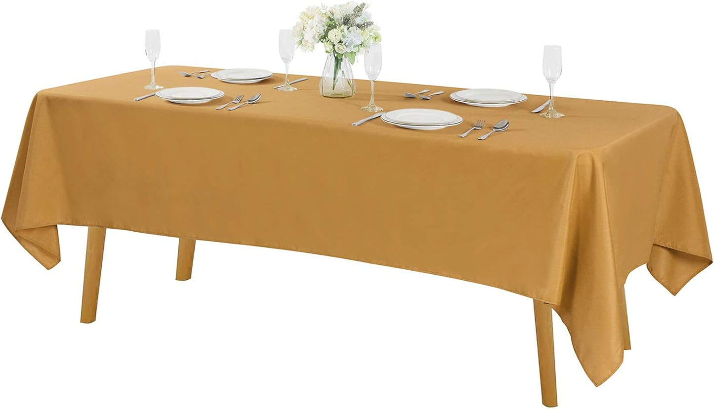 Mantel rectangular poliéster 60x102pulg color dorado