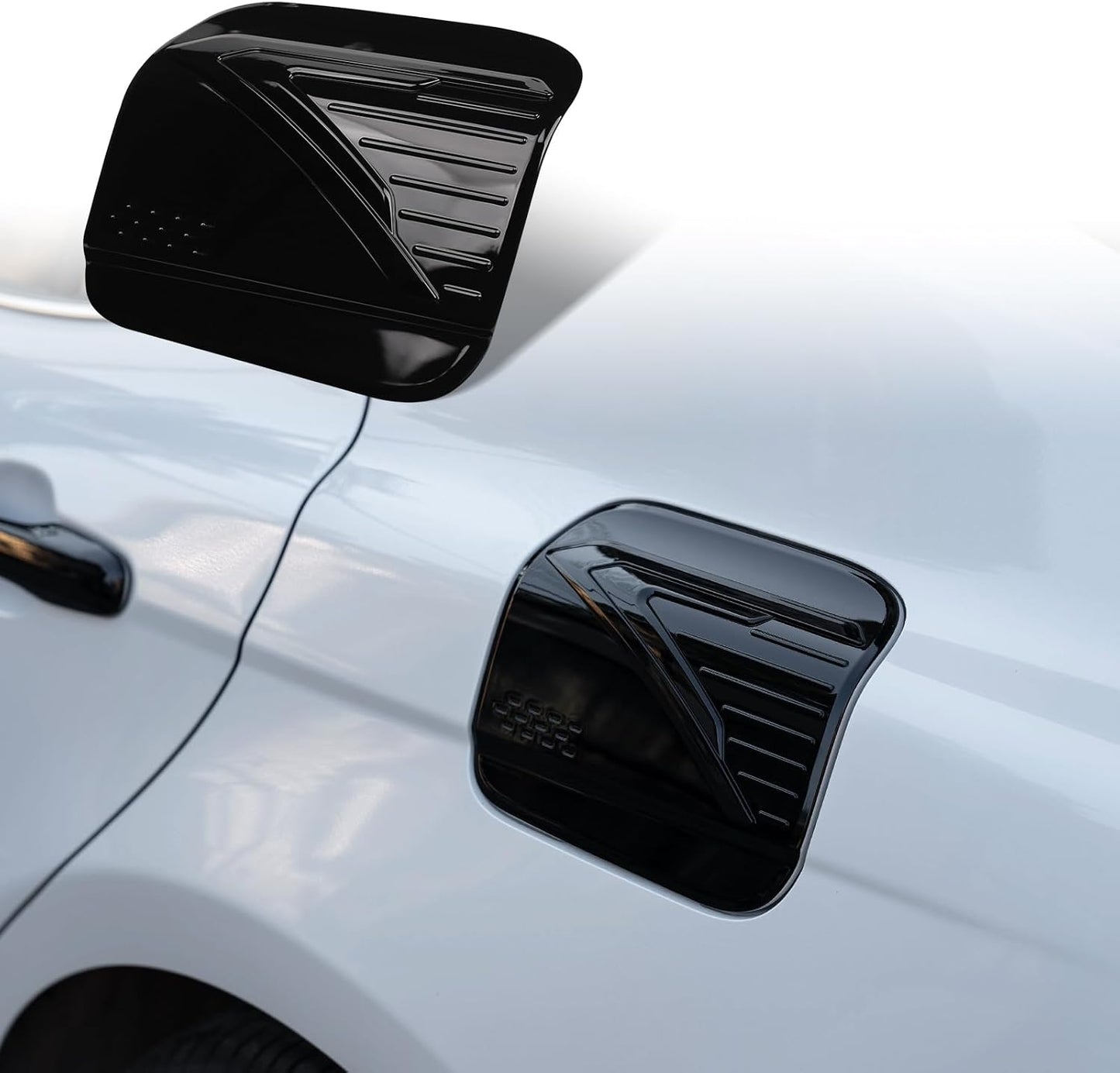 Tapa puerta tanque gasolina Camry 2025 color negro