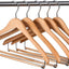 Perchas madera natural brillante con barra bloqueo 5 pzas