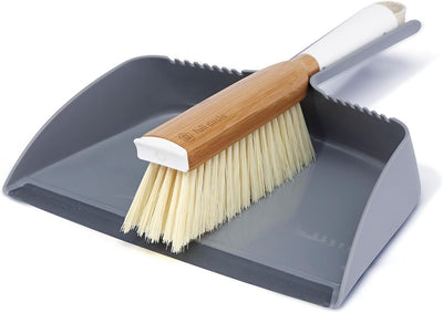 Juego cepillo y recogedor blanco gris