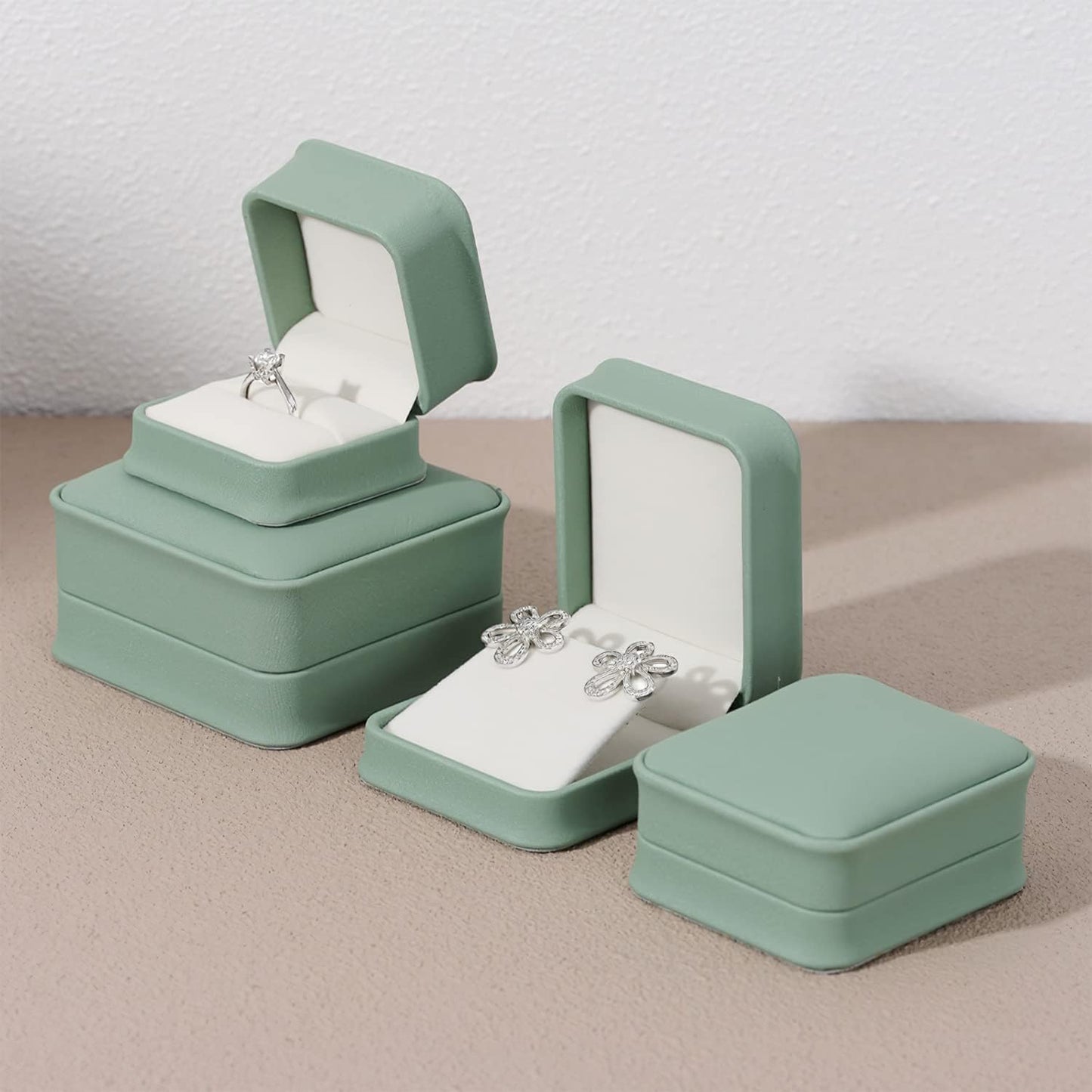 Caja anillo compromiso cuero verde oliva terciopelo