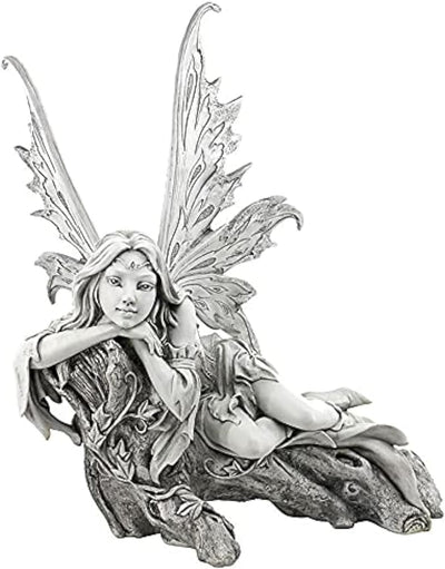 Pausa para reflexionar sobre estatua jardín