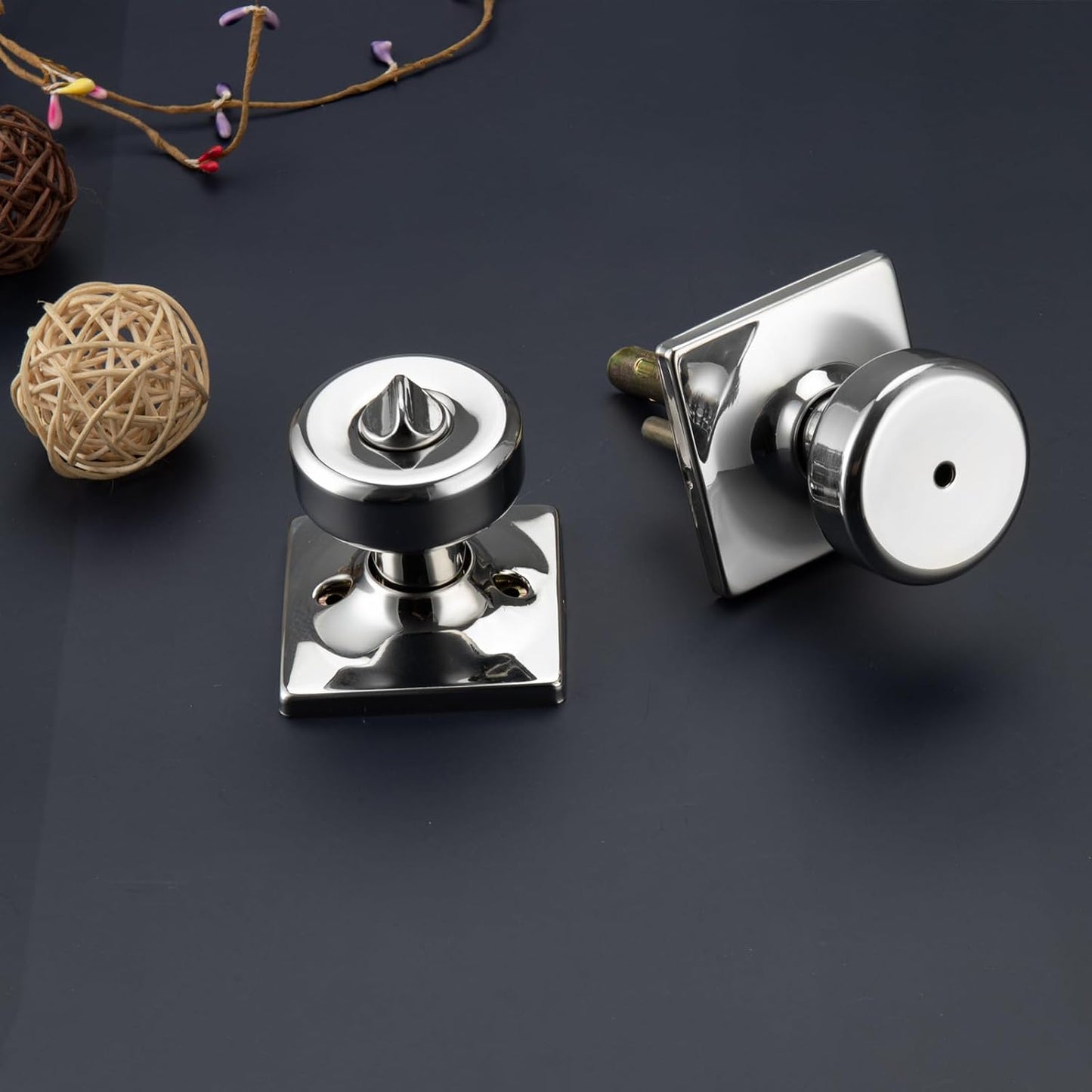 Pomo puerta cromado con roseta cuadrada para baño y cama