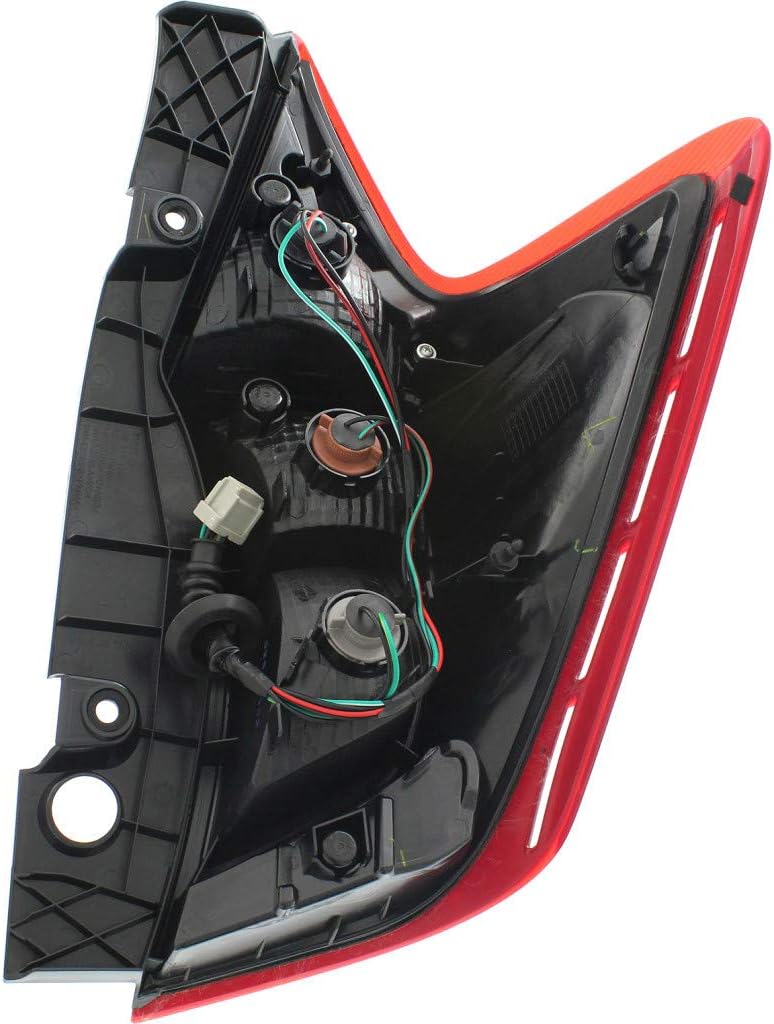 Soporte luz trasera conductor Nissan Versa certificado DOT