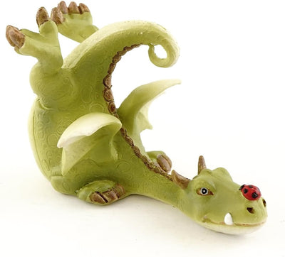 Figurita hada dragón verde con mariquita