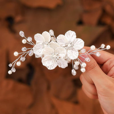 Clip pelo boda con flores y perlas plateadas mujer