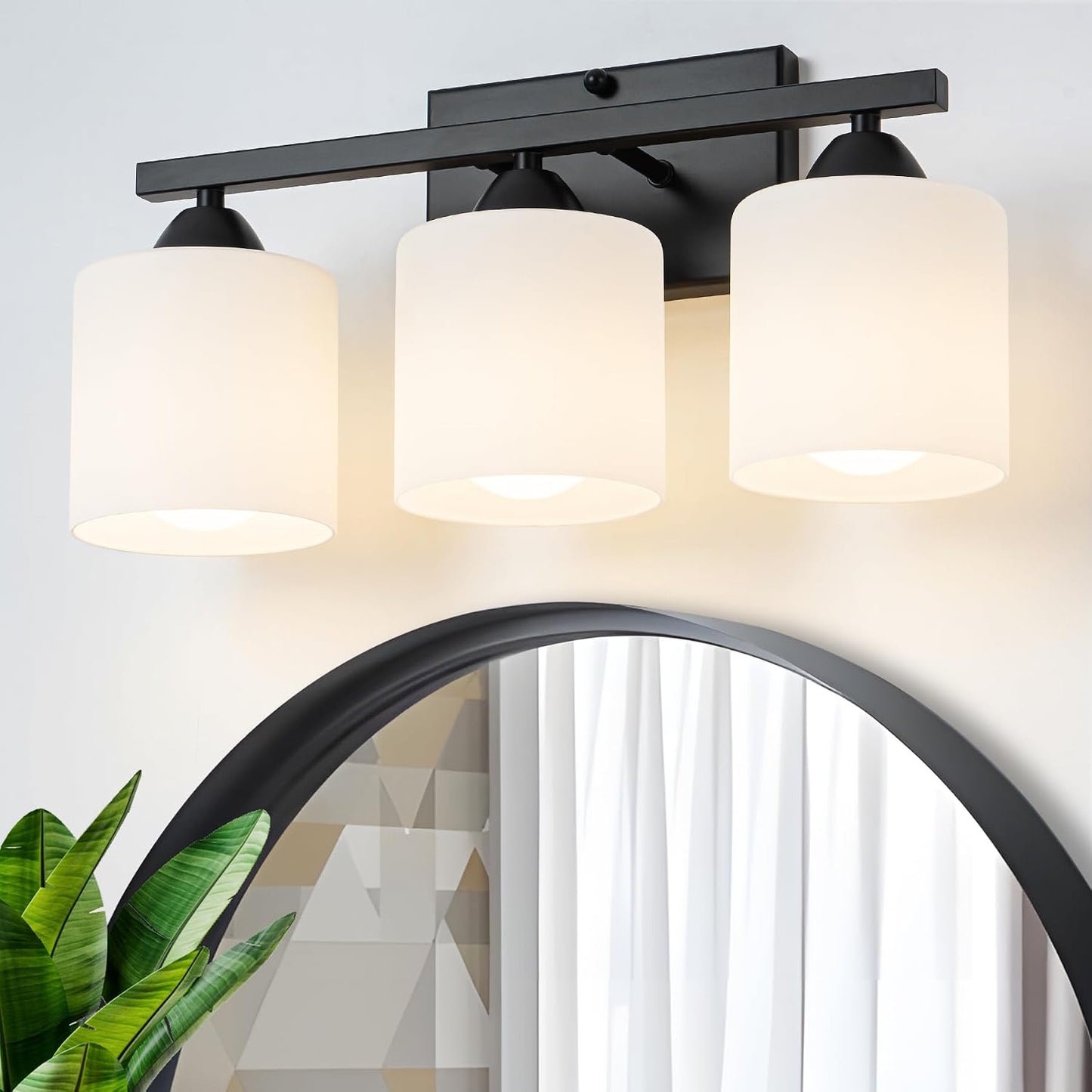 Lámpara baño 3 luces negra mate pantalla vidrio blanco