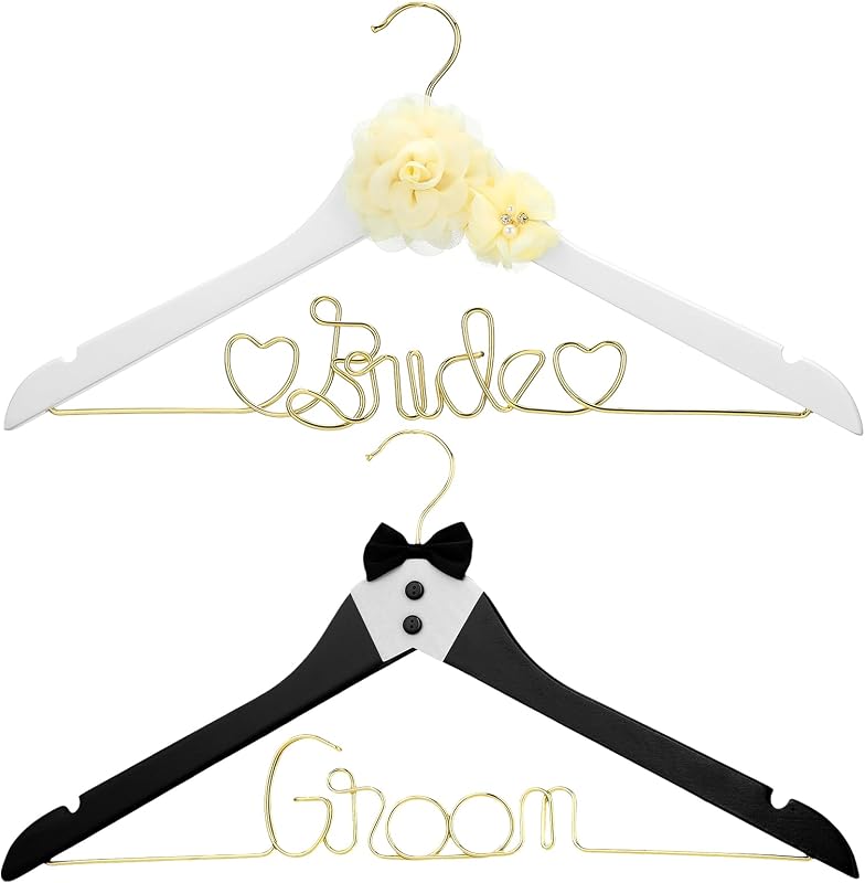 Colgador madera novia novio pajarita flor beige traje esmoquin