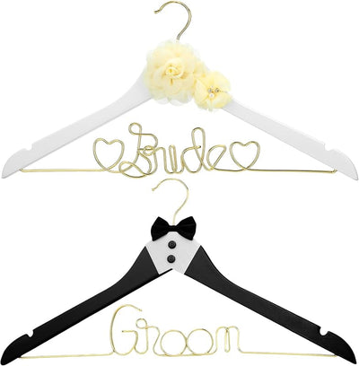 Colgador madera novia novio pajarita flor beige traje esmoquin
