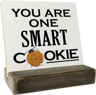 Placa graduación madera You Are One Smart Cookie con soporte