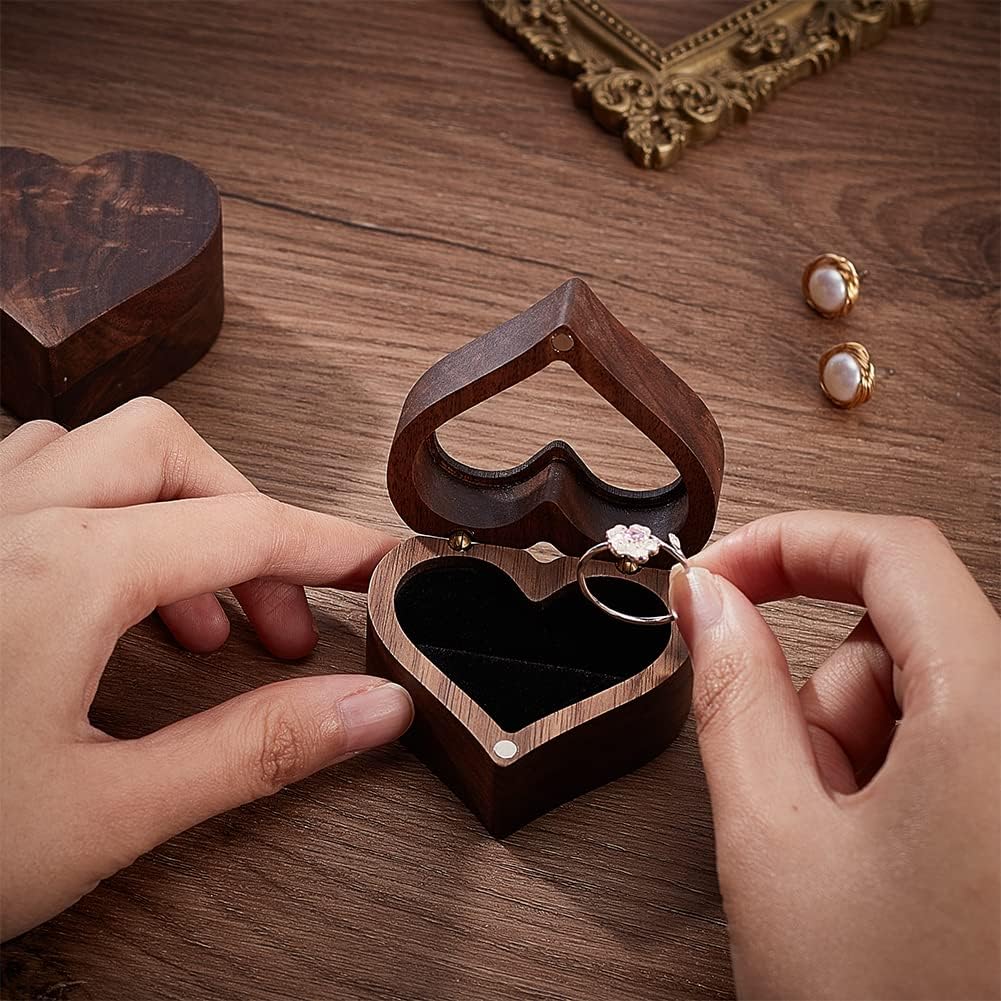 Caja madera nogal para anillos con ventana 2.3x2.1x1.5"